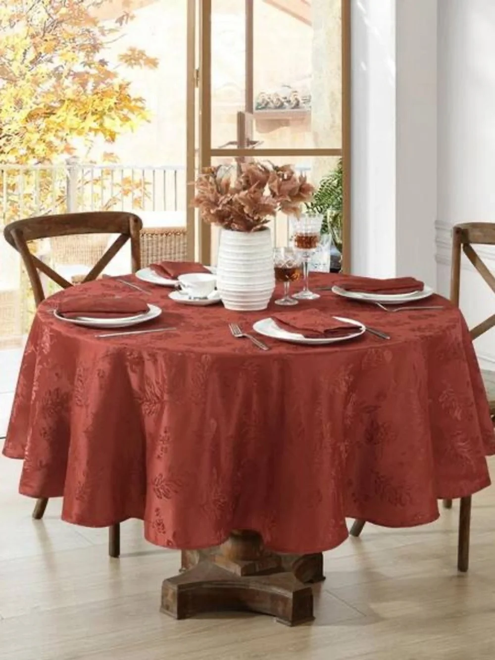 Classic Round Dining Tablecloth in Rust Red - Elegant Jacquard